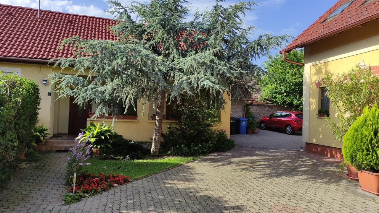 Eckhardt Vendégház Villány Buitenkant foto