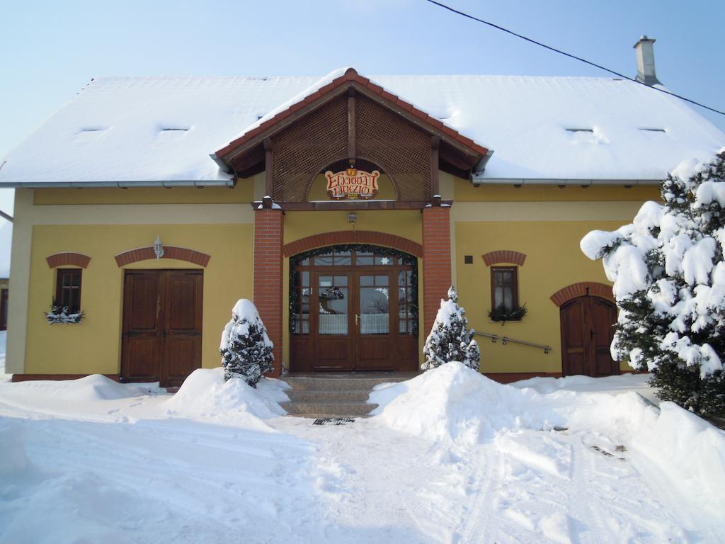 Eckhardt Vendégház Villány Buitenkant foto