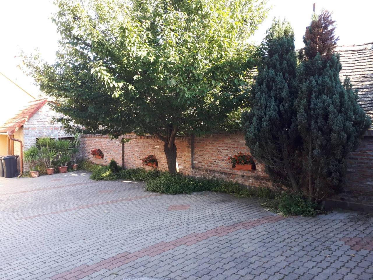 Eckhardt Vendégház Villány Buitenkant foto